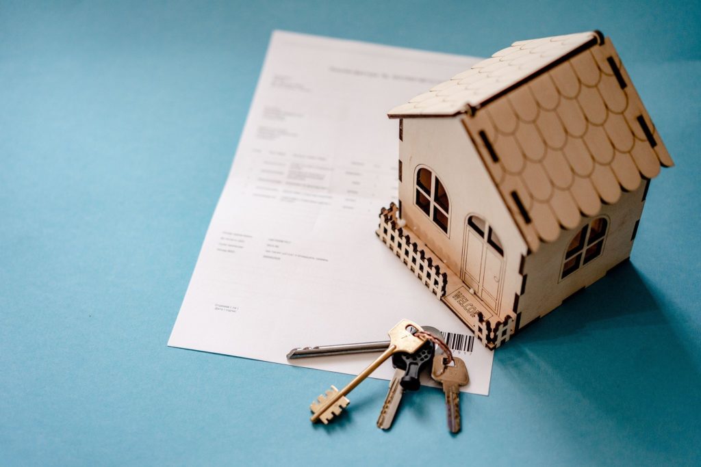 Who Pays Title Insurance and Closing Costs in Florida?